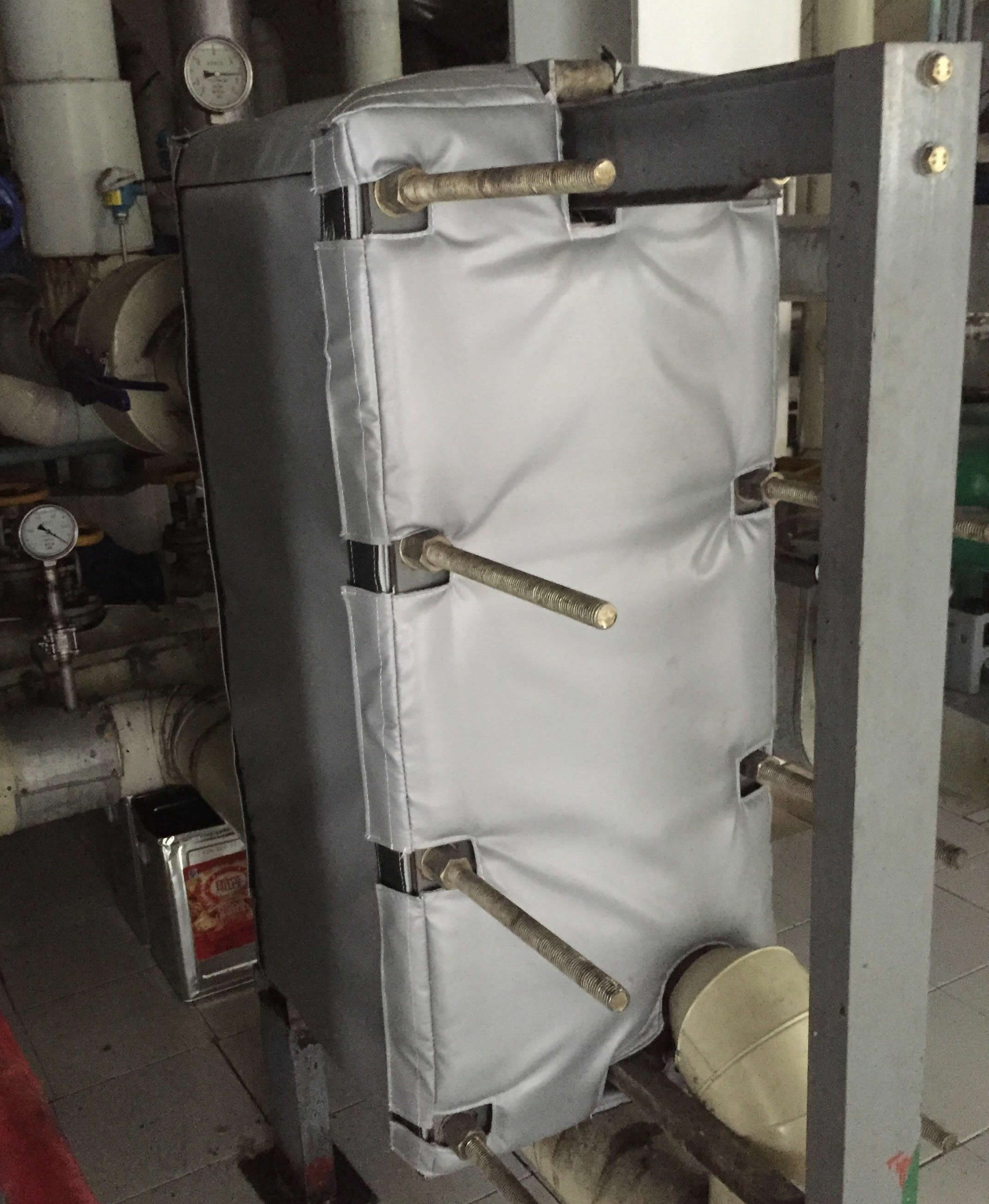 板式<a href=http://m.aajob.cn/e/tags/?tagname=%E6%8D%A2%E7%83%AD%E5%99%A8%E4%BF%9D%E6%B8%A9 target=_blank class=infotextkey>換熱器保溫</a>套