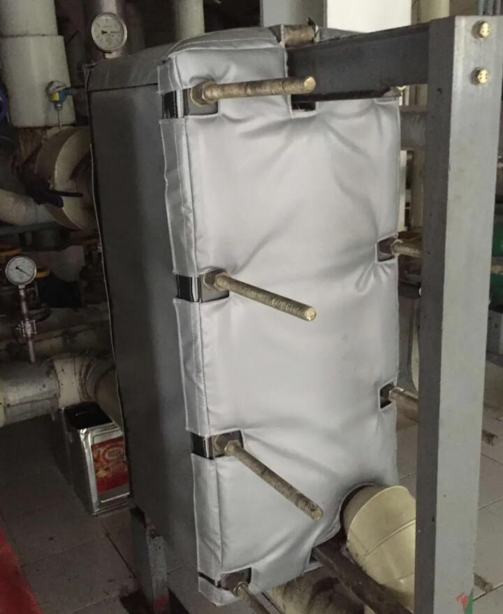 板式<a href=http://m.aajob.cn/e/tags/?tagname=%E6%8D%A2%E7%83%AD%E5%99%A8%E4%BF%9D%E6%B8%A9 target=_blank class=infotextkey>換熱器保溫</a>套